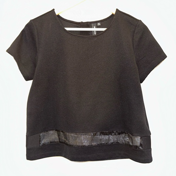 Boxy, black top with sheer lower hem - Picture 2 of 11